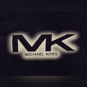 💙🤍🤩🤍💙Michael Kors Navy Blue Tee with White Logo Design